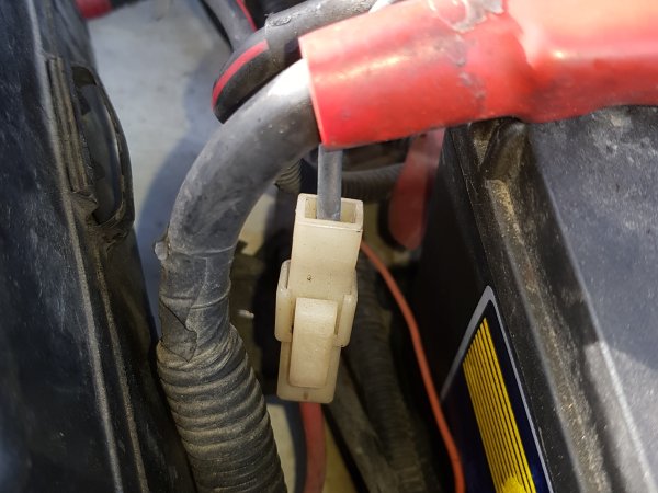 12v to rear's fuseable link on battery