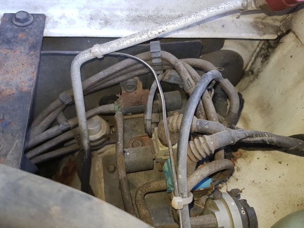 Engine Bay - vacuum components